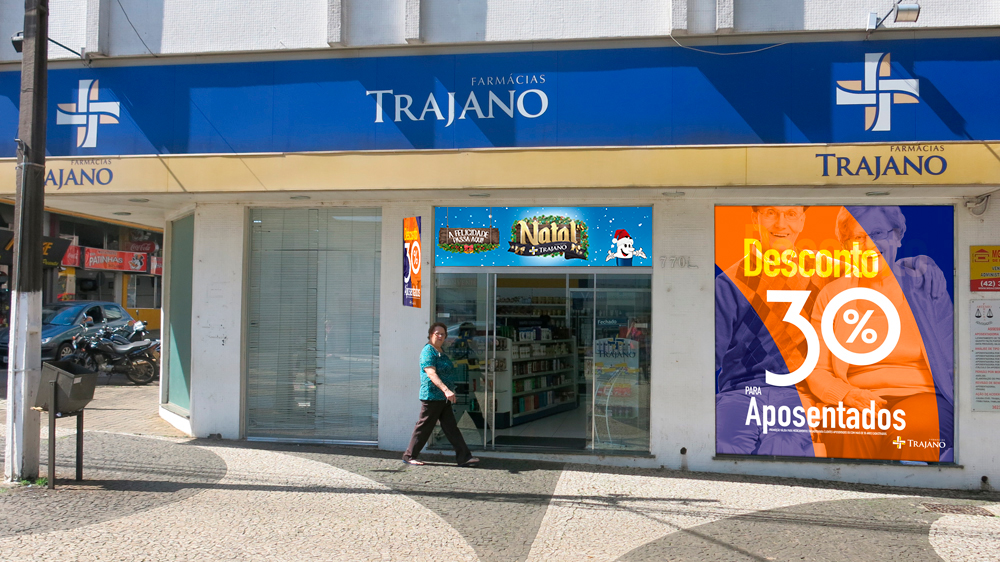 _Trajano_adesivo_vitrine_SantaPaula_2,64x0,72m_281117